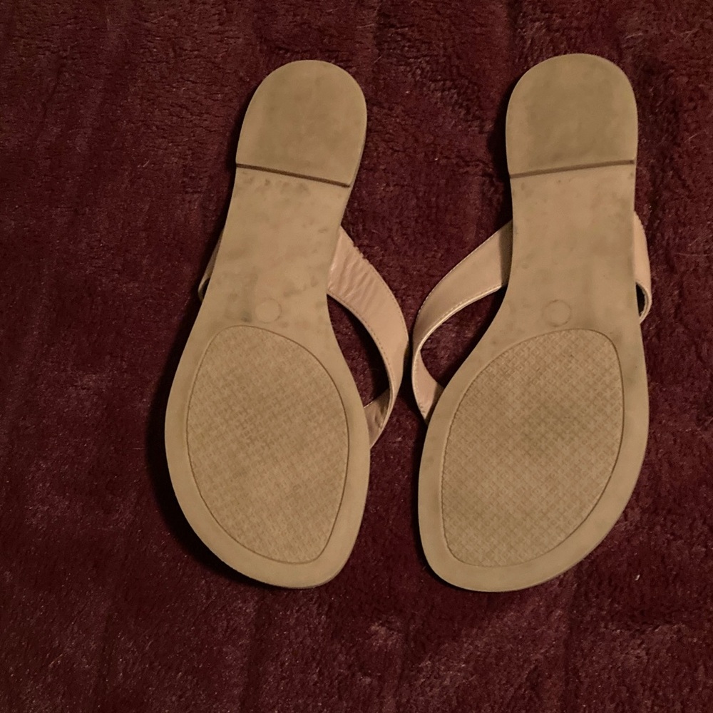 Tory Burch Beige Sandals with Gold Logo - Picture 4 of 4